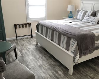 Newly Furnished 2 Bedroom, 1 1/2 Bath House With 2 Porches Close To The Villages - Fruitland Park - Bedroom