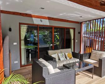 Domu Mia Villa Siargao - General Luna - Living room