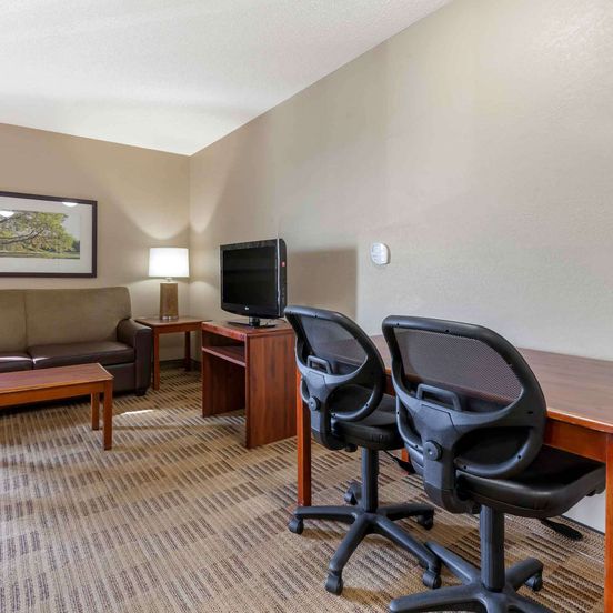 Living room view of Extended Stay America Select Suites - Rockford - State Street