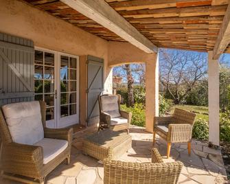 Charming Provencal Villa; oasis of calm - Bagnols-en-Forêt - Patio