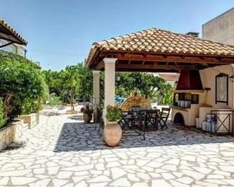 Trident Studios And Apartments - Kavos