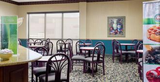 Quality Inn Columbus - Columbus - Ravintola