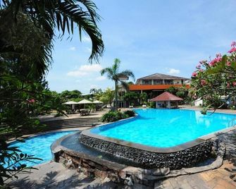 Patra Semarang Hotel & Convention - Semarang - Pool