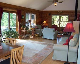 Andes Cabin Retreat-Spectacular View Adjoining ~NYC~ Reservoir, short/ long term - Andes - Sala de estar