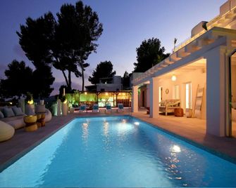 Magnificent villa with heated pool - Es Caná - Piscina