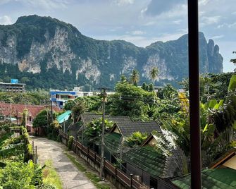 Alpha Hostel Cafe&bar - Bãi biển Aonang - Cảnh ngoài trời
