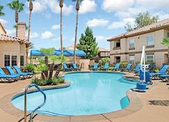 Fantastic 2 Bedroom 2 Bathroom Condo Only 2 Miles From the Vegas Strip Sleeps 6 - Paradise - Piscina