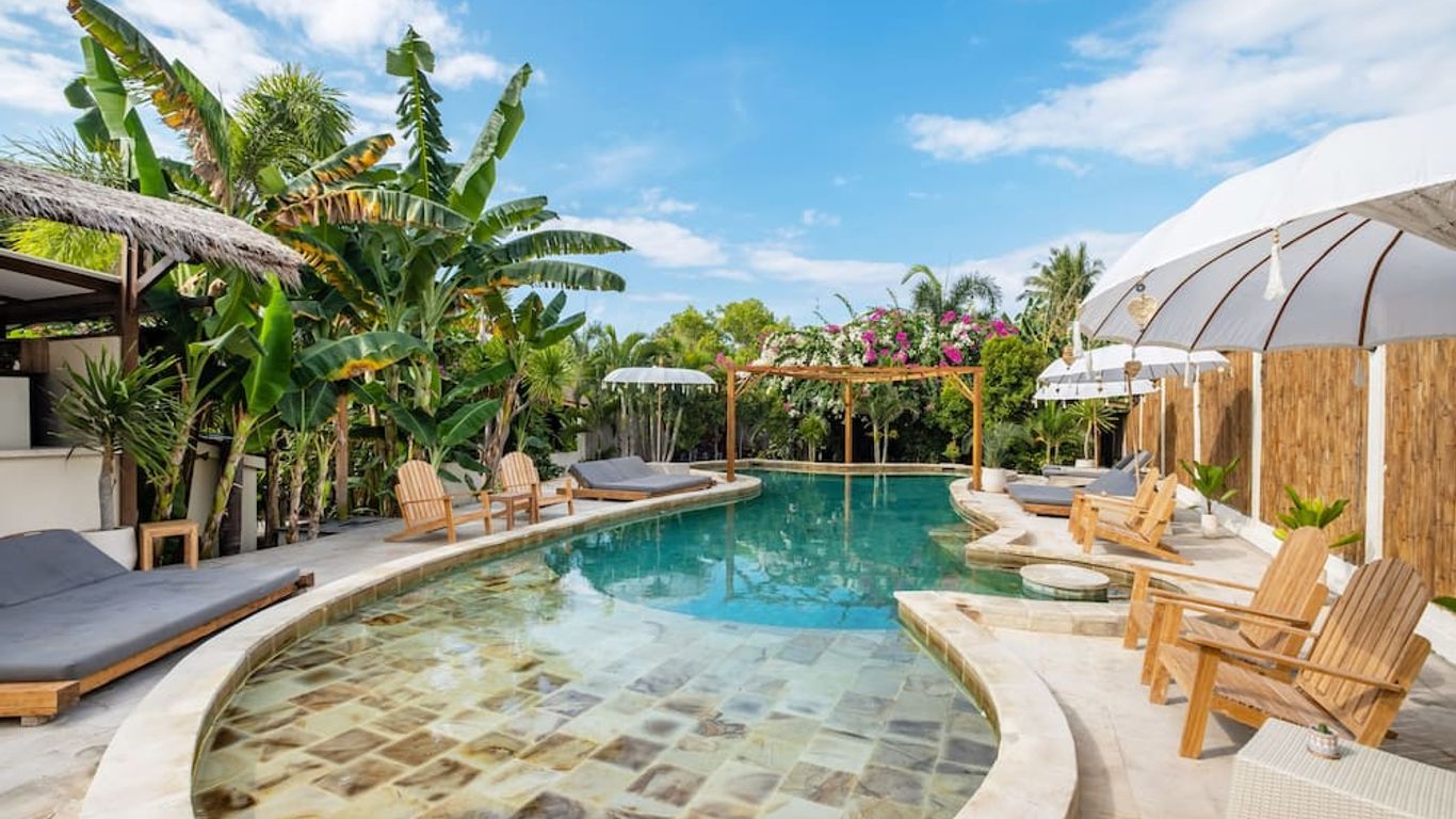 Gili Teak Beach Front Resort