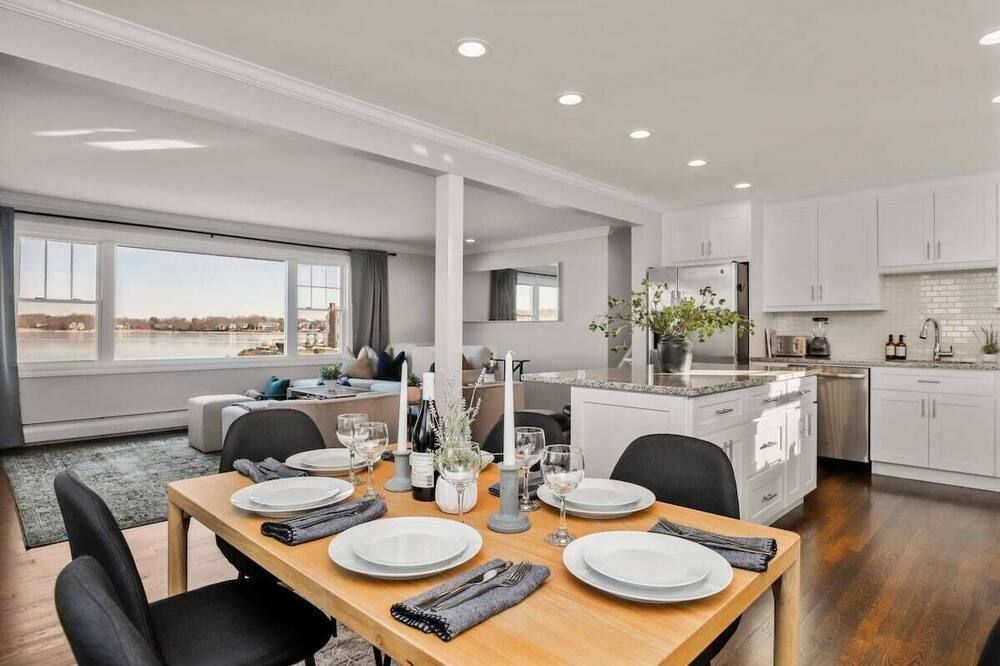 Waterview house walking distance from Cove Beach-5 mins to downtown-only 40 min to NYC - Stamford - Dining room