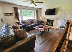 Upscale 5 Star Home For Families or Business Trips - Fairfield (Ohio) - Sala de estar