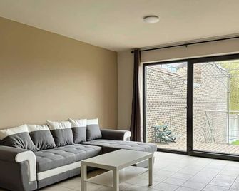 Station 64 B1 Charleroi-Airport - Charleroi - Wohnzimmer