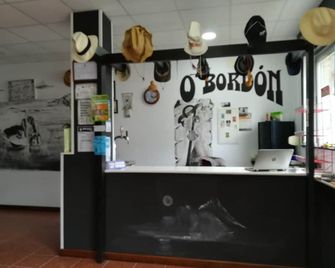 Albergue O Bordón - Cee - Recepción