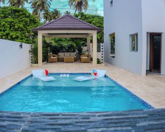 Cozy 3-bedroom house in perfect Nagua with AC comfort - Nagua - Pool