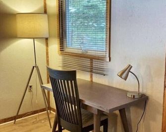 Cozy Pet Friendly Getaway W Fireplace - South Bruce Peninsula - Servicio de la habitación