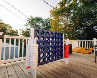 Findley Bnb Game Room, Movie Theater, Sleeps 12 - Columbus - Balcón