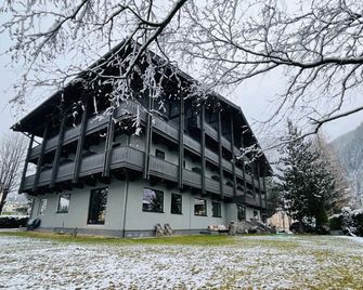 هوتل سيمادر - باد غاستيين - مبنى