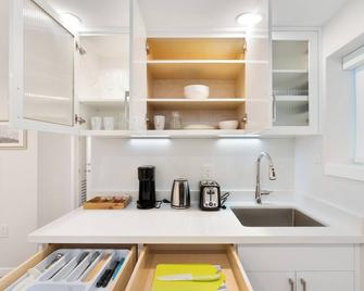 Private newly renovated 1 bed 2 baths suite in central location - Vancouver - Cuisine
