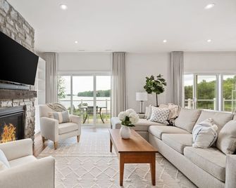 Touchstone Resort - Bracebridge - Living room