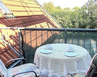 Cozy apartment centrally located with separate entrance and parking. - Jever - Balcony