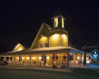 2-bedroom cottage sleeps 5 just a short walk to Torch Lake - Central Lake - Building