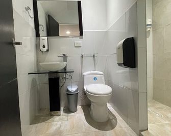 Hostal Lleras Calle 8 - Μεδεγίν - Μπάνιο
