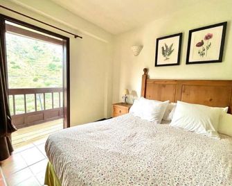 أبارتمنتوس لوس تيلاريس - هيرميجوا - غرفة نوم