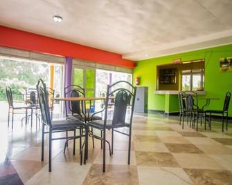 New Fort View Resort - Nkingo - Comedor