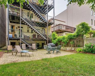 Walk to Washington St: Hoboken Apt w/ Balcony! - Hoboken - Patio