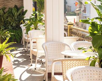 La Fleur Premium Central Apartment Hotel - 大勒 - 天井