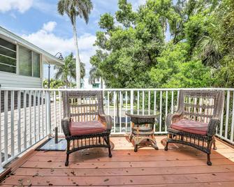Hibiscus House Bed & Breakfast Seashell Room - Fort Myers - Balcón