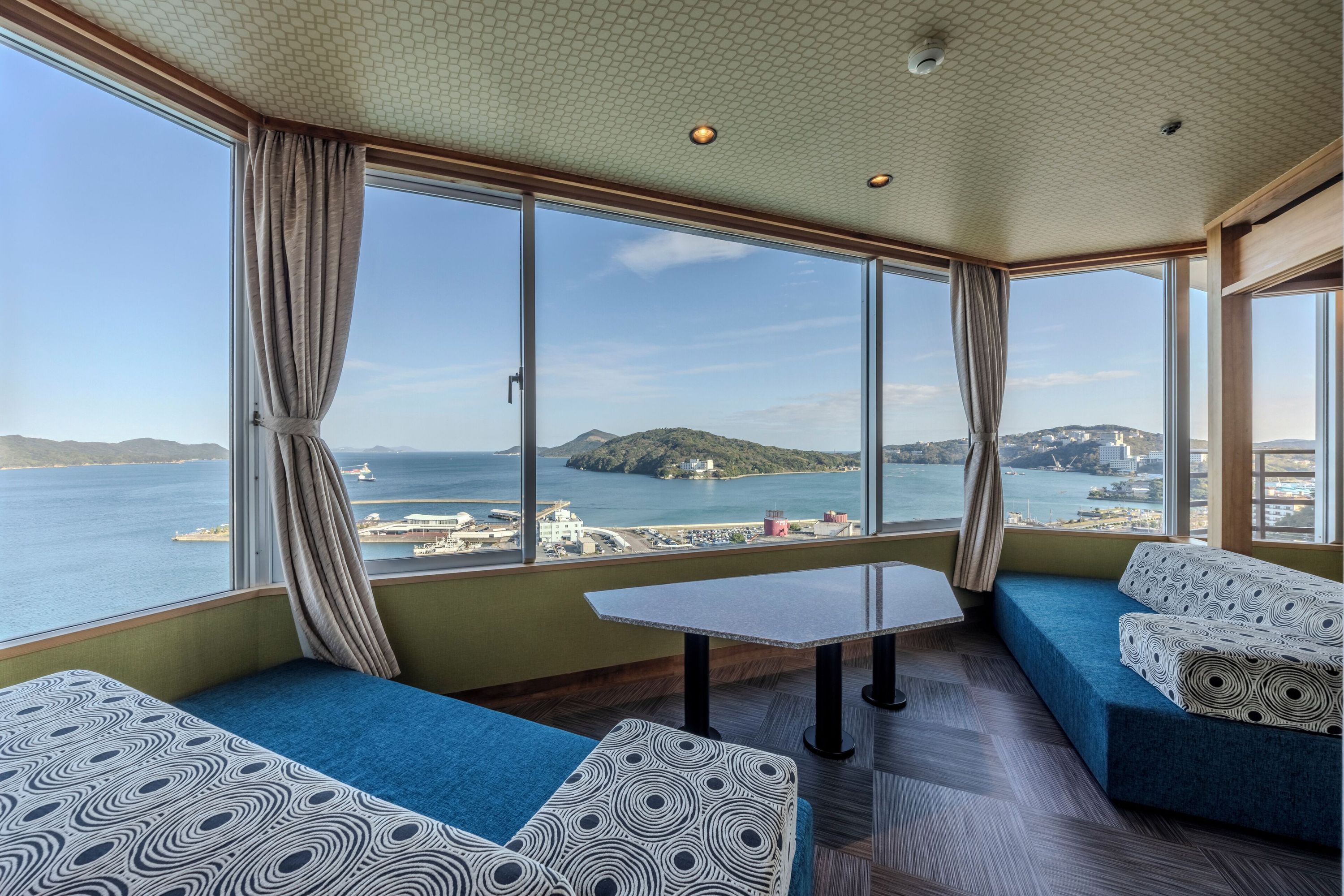 توداي - توبا - شرفة