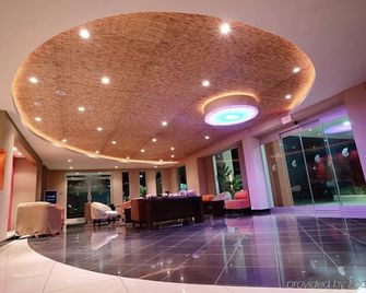 Holiday Inn Express San Jose Forum By IHG - San José - Lobby