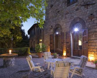 Castello di Volognano - Rignano sull'Arno - Patio