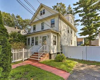 Cozy Condo about 11 Mi to Manhattan, Pets Welcome - Teaneck - Building