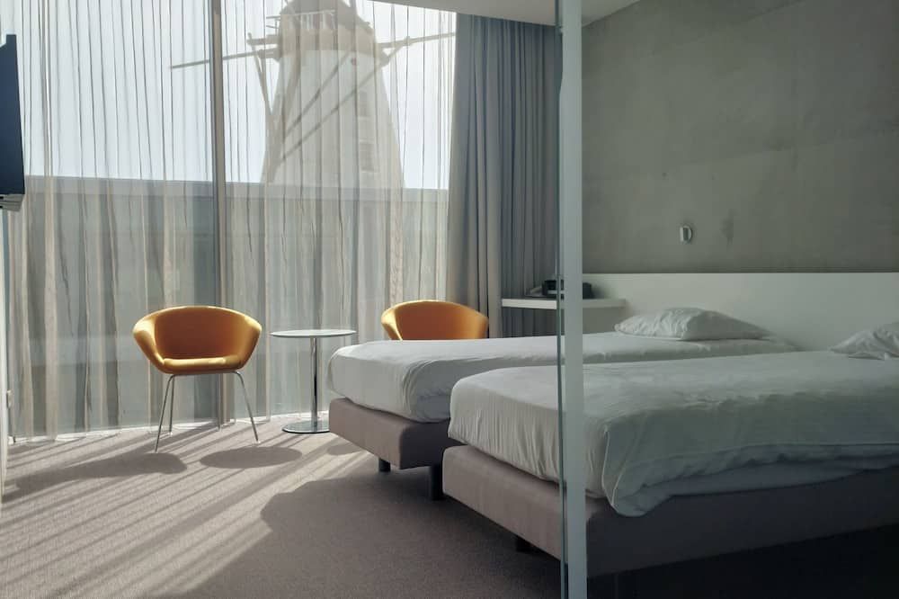 D-Hotel