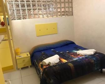 Villa Susanna B E B - Brindisi - Schlafzimmer