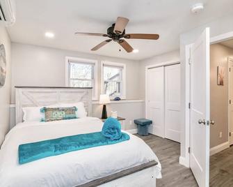 Spacious Private Retreat Near Holyoke State Park! - Belchertown - Bedroom