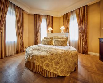 Falkensteiner Schlosshotel Velden - Velden am Wörthersee - חדר שינה