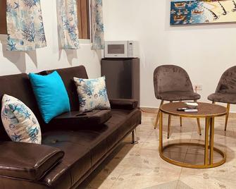 Apartment in Guter Lage , Voll Ausgestattet - Service zum Niedrigen Preis ! - Las Terrenas - Salon