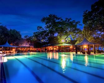 蘇度阿拉利亞酒店 - 波倫納路瓦 - 哈伯勒內 - 游泳池