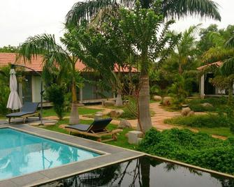 Temple Tree Retreat - Auroville - Piscina