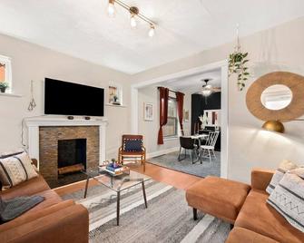Explore Denver From Our Spacious Retreat - Denver - Sala de estar
