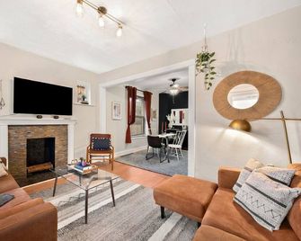 Explore Denver From Our Spacious Retreat - Denver - Wohnzimmer