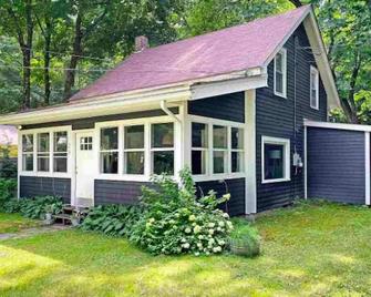 Bungalow in the Catskills - Pet-Friendly, Peloton - Big Indian - Edificio
