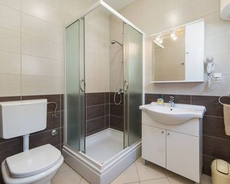 Apartments by the sea Drvenik Donja vala, Makarska - 9654 - Drvenik