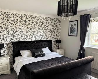 Rhuddlan-5bedroom-4bathroom-Petfriendly- - Rhyl - Bedroom