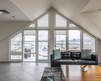 MainStay Suites Williamstown - Williamstown - Bedroom