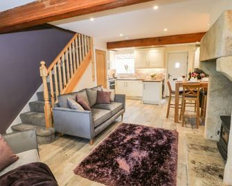Mirk Cottage - Hebden Bridge - Living room