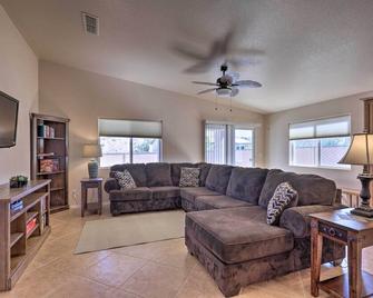 Inviting Retreat w/ Patio 1 Mi to Colorado River - Bullhead City