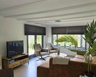 Home in the dancing forest - Garderen - Salon